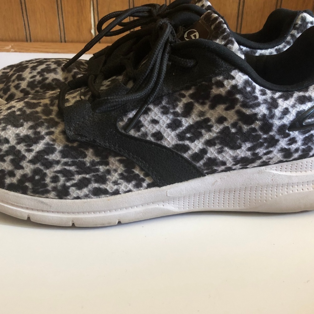 Champion Walking Black and White Shoes 11 - Picture 4 of 6